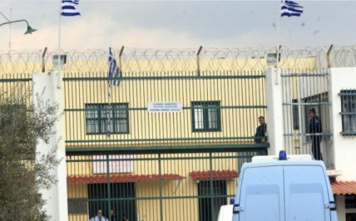 Στις φυλακές Ναυπλίου οι 5 που έκλεψαν το λείψανο του Αγίου Χαραλάμπους στα Καλάβρυτα