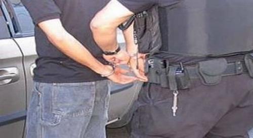 Καλαμάτα: Είδε τους αστυνομικούς και πέταξε κάτω τα ναρκωτικά