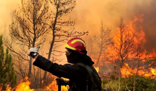 Φωτιά στην Ηλεία: Παλεύουν με τις αναζωπυρώσεις σε πέντε περιοχές