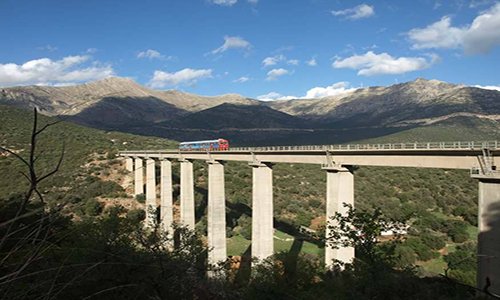 Πελοπόννησος: Οι Ελβετοί είδαν το ρημαγμένο σιδηροδρομικό δίκτυο και πρότειναν λύσεις