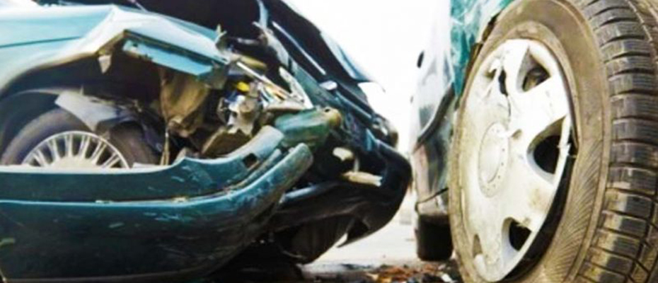 Μετωπική με τραυματίες στην Πρόνοια - Ανεξέλεγκτο ΙΧ έπεσε πάνω σε φορτηγό
