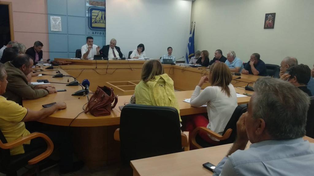 Φοβικές αντιδράσεις από το δημοτικό συμβούλιο Ναυπλιέων για το μεταναστευτικό