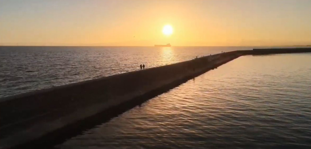 Η παραλιακή ζώνη της Καλαμάτας με κερασάκι ένα υπέροχο ηλιοβασίλεμα (Βίντεο)
