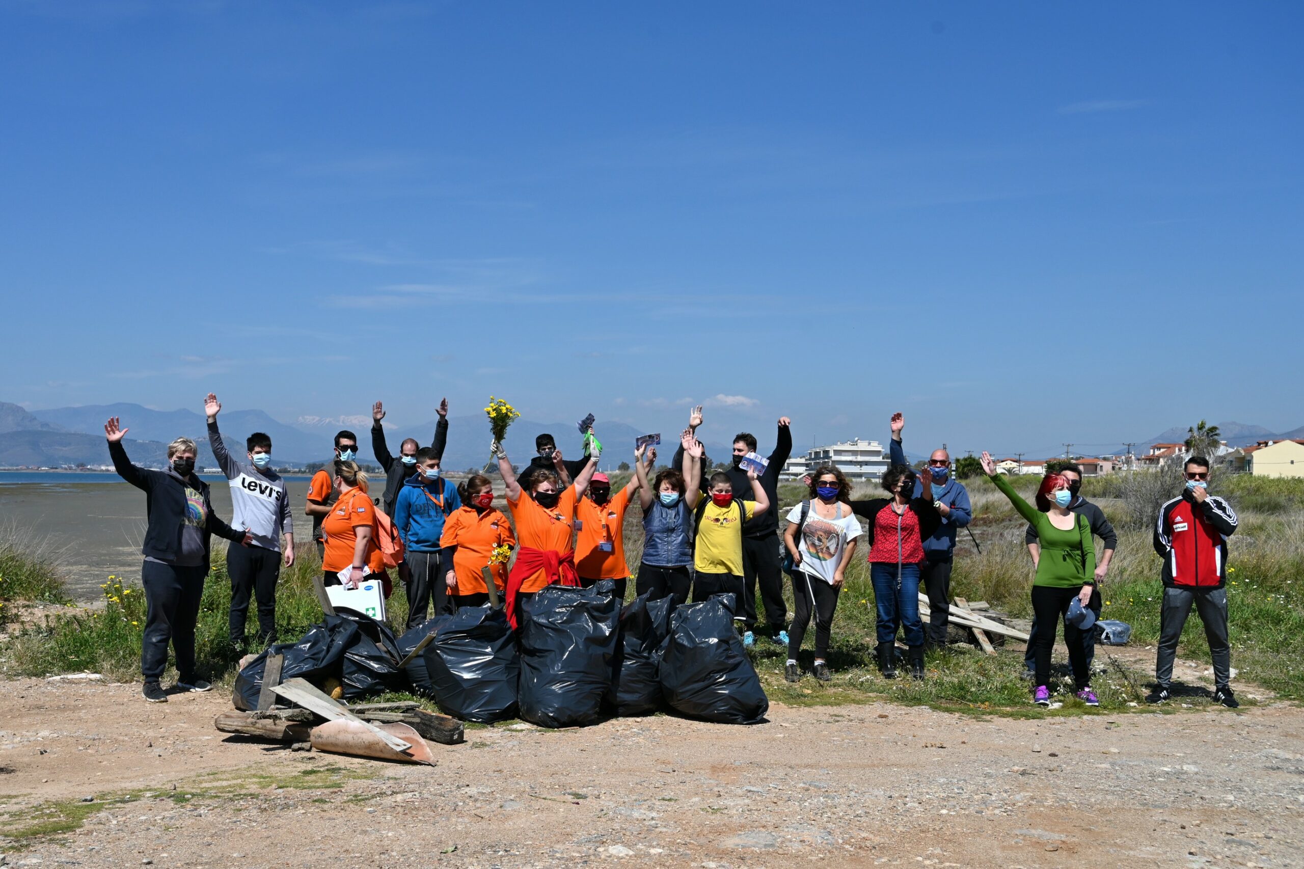45 εθελοντές μάζεψαν πάνω από 11.000 λίτρα σκουπιδιών σε Ναύπλιο και Άργος