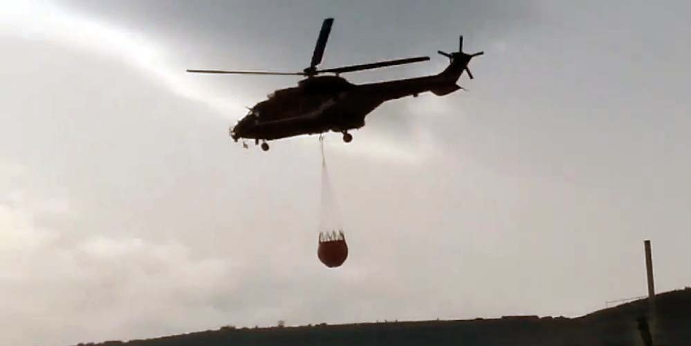 Άργος: Τι ήθελε το πυροσβεστικό ελικόπτερο σε απόσταση αναπνοής από τα σπίτια (Βίντεο)