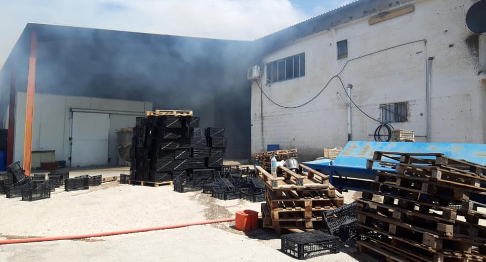 Πύρινη κόλαση στο Παναρίτι: Σοβαρές οι ζημιές στο εργοστάσιο