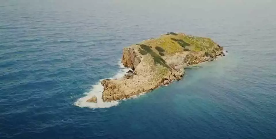 Αυτή είναι η  πιο δημοφιλής νησίδα της Αττικής