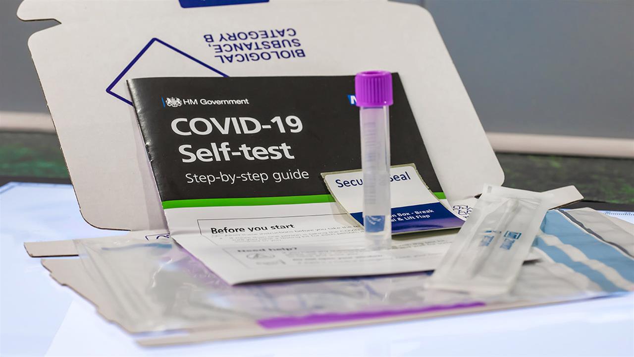 Κορωνοϊός: 2 δωρεάν self test σε ανεμβολίαστους και ανήλικους με την επιστροφή από τις διακοπές