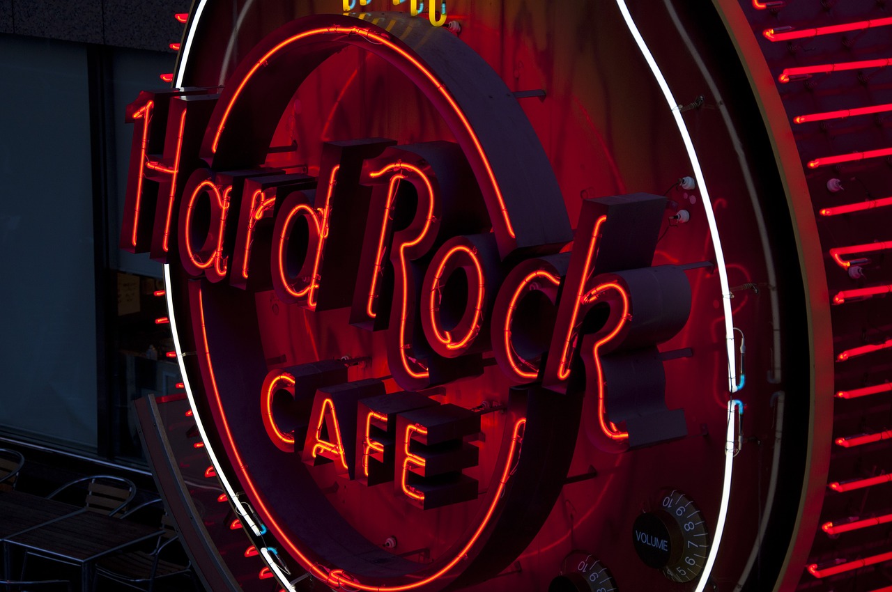 Πελοπόννησος: Σιγαστήρας σε …hard rock καφετέρια