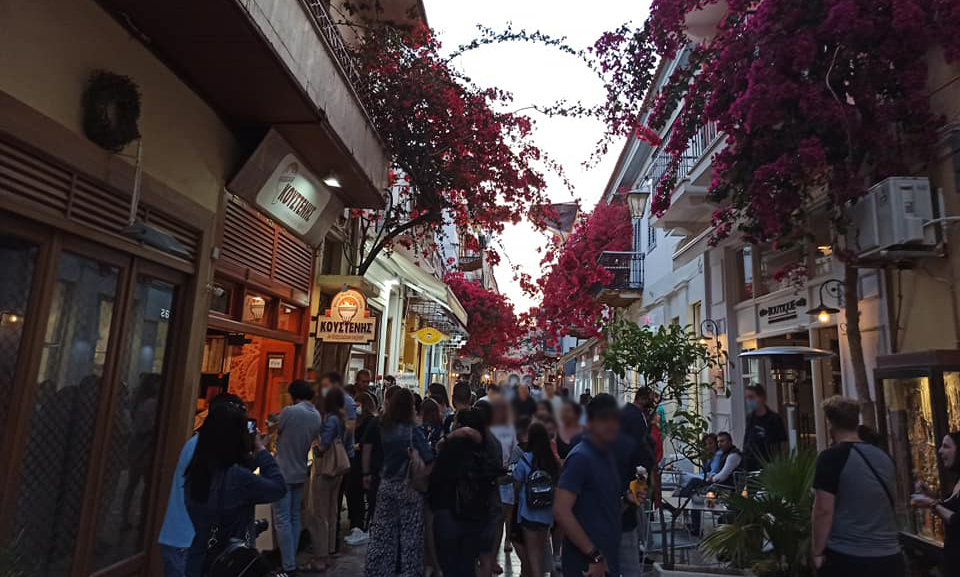 Μετακόμιση τουριστών από τη Μάνη στο Ναύπλιο – «Φωτιά» σε Airbnb, πανσιόν και ξενοδοχεία