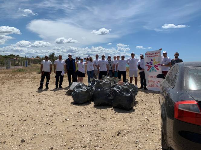 Ηλεία: 40 σακούλες πλαστικά μάζεψαν εθελοντές από τις παραλίες