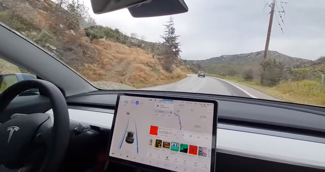 Δοκιμάζοντας Tesla Autopilot στη Μάνη. Δούλεψε;
