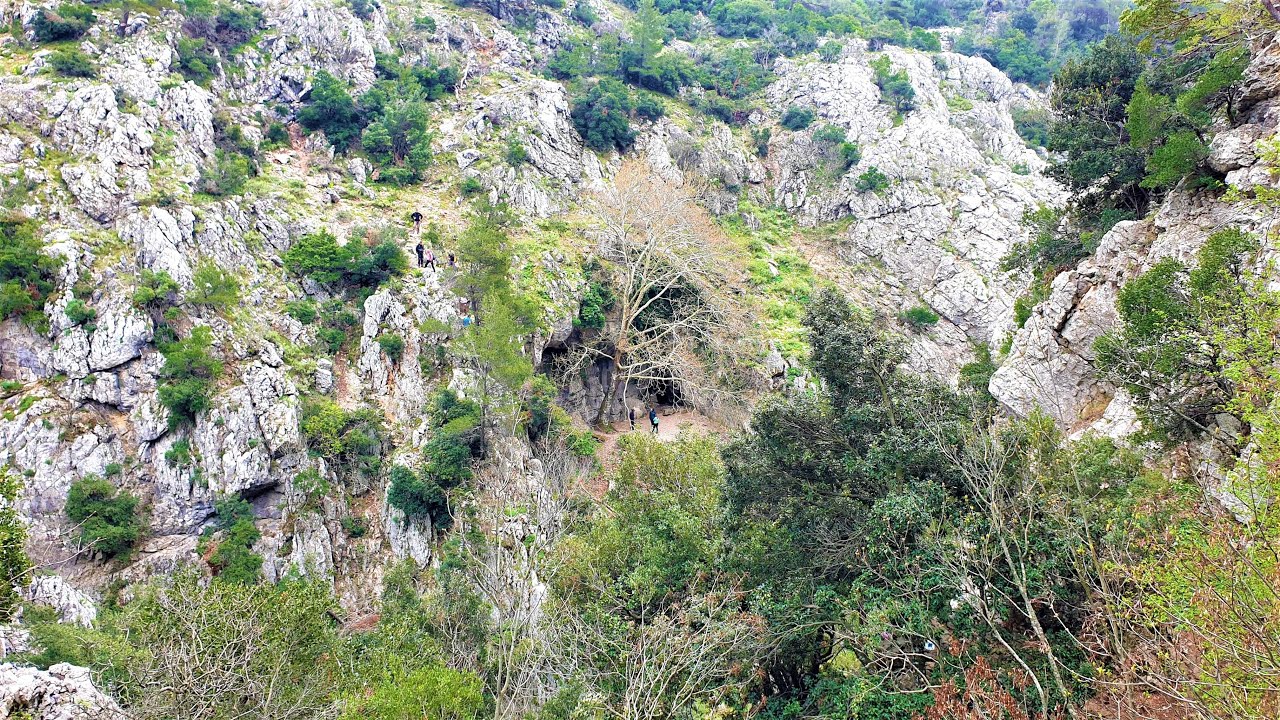 Εξερευνώντας ένα από τα σημαντικότερα σπήλαια της Πάρνηθας
