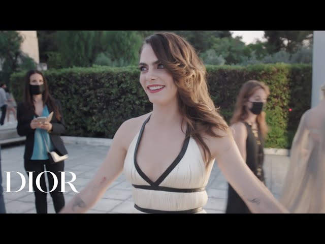 Στα παρασκήνια της επίδειξης μόδας του Dior στο Καλλιμάρμαρο
