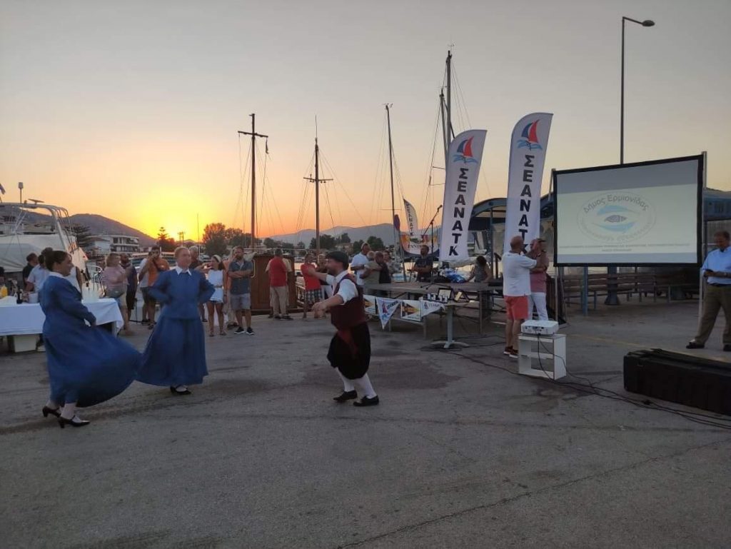 1η Regatta Σαρωνικού: Μία ευχάριστη έκπληξη περίμενε τα σκάφη στην Ερμιόνη