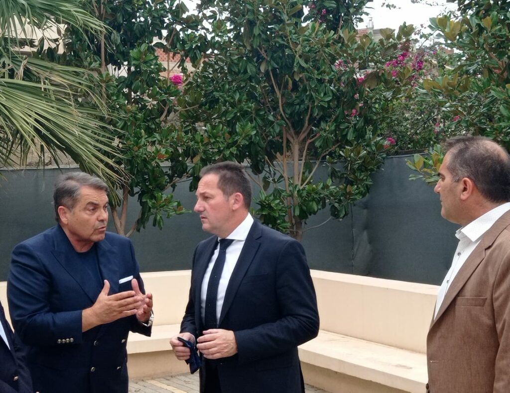 Συνάντηση στο Δημαρχείο Άργους του Αναπληρωτή Υπουργού Εσωτερικών κ. Στέλιου Πέτσα με τον Δήμαρχο Άργους Μυκηνών κ. Δημήτρη Καμπόσο