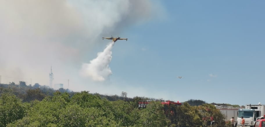 Αργολίδα: Δύο αεροσκάφη επιστρατεύτηκαν για να σβήσουν φωτιά στα Πυργιώτικα
