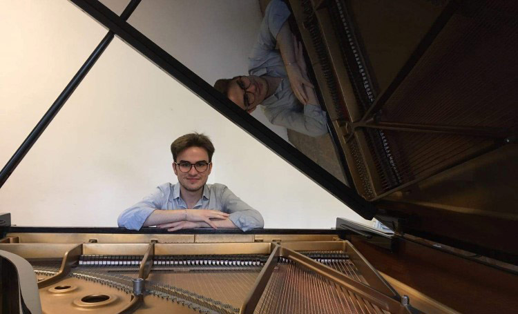 Ιταλός πιανίστας θα παραδώσει δωρεάν μαθήματα πιάνου στο Λεωνίδιο