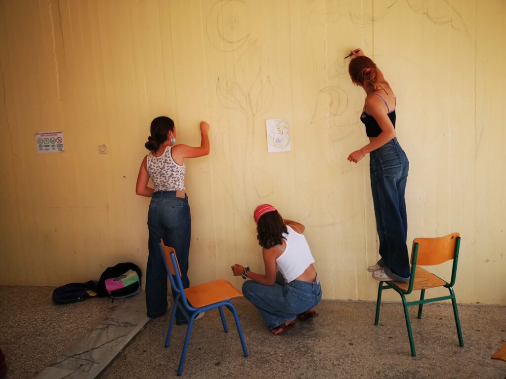 1ο Γυμνάσιο Ναυπλίου: Oμόρφυναν με graffiti το σχολείο τους