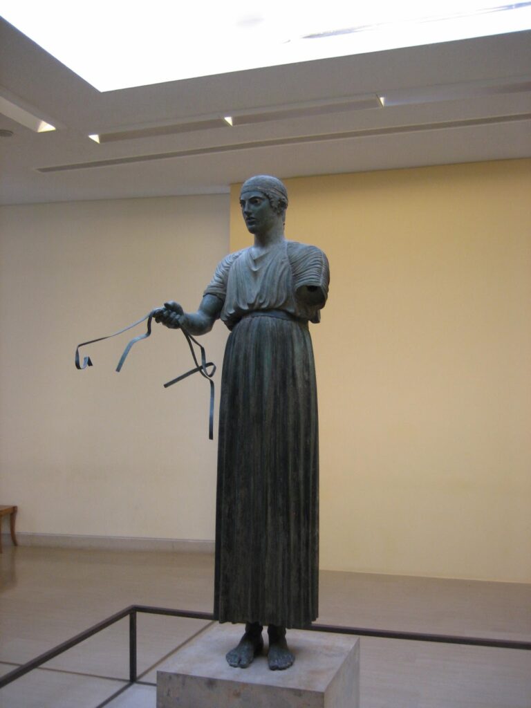 Ο Ηνίοχος των Δελφών, Αρχαιολογικό Μουσείο Δελφών