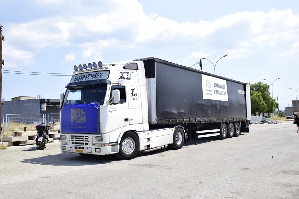 Ο Καμπόσος έστειλε δύο φορτηγά για να ταΐσει τα ζώα σε Γορτυνία και Μάνη