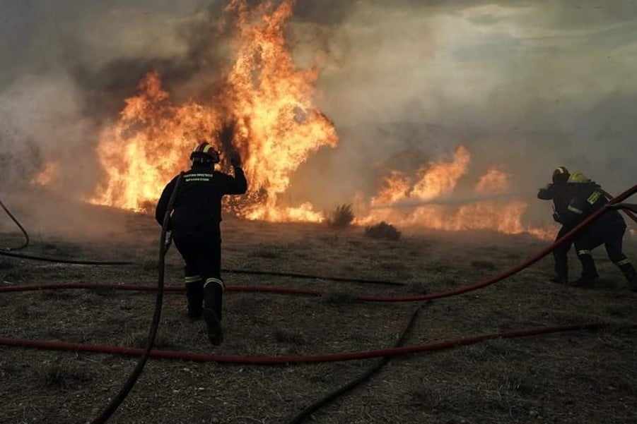 Φωτιές στην Πελοπόννησο: Δεν λένε να σβήσουν τα μέτωπα σε Μέλπεια, Μεγαλόπολη και Γορτυνία