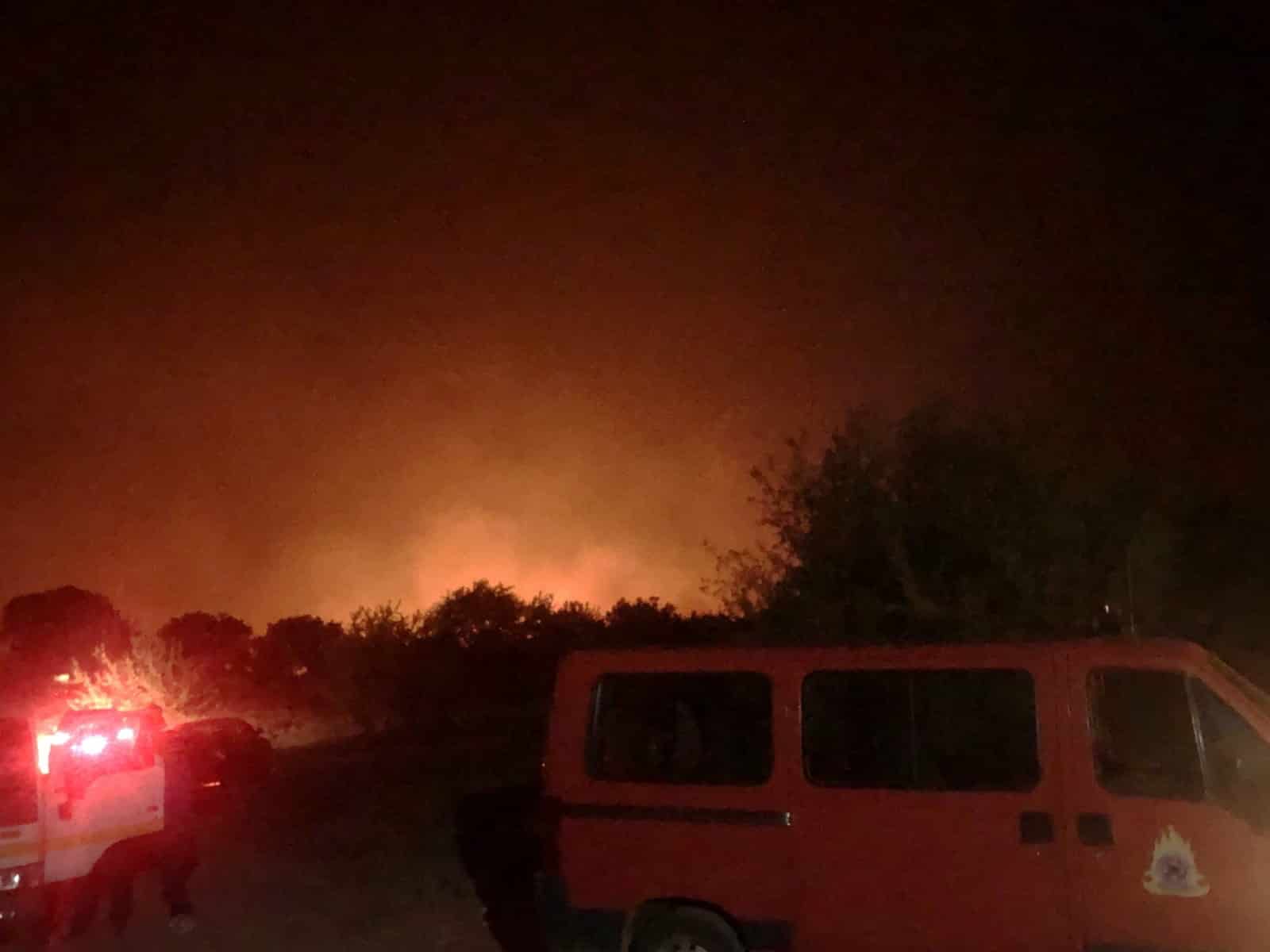 Φωτιά στη Γορτυνία: Παλεύουν να σώσουν Καπελίτσα, Λιβαδάκι και Τουμπίτσι
