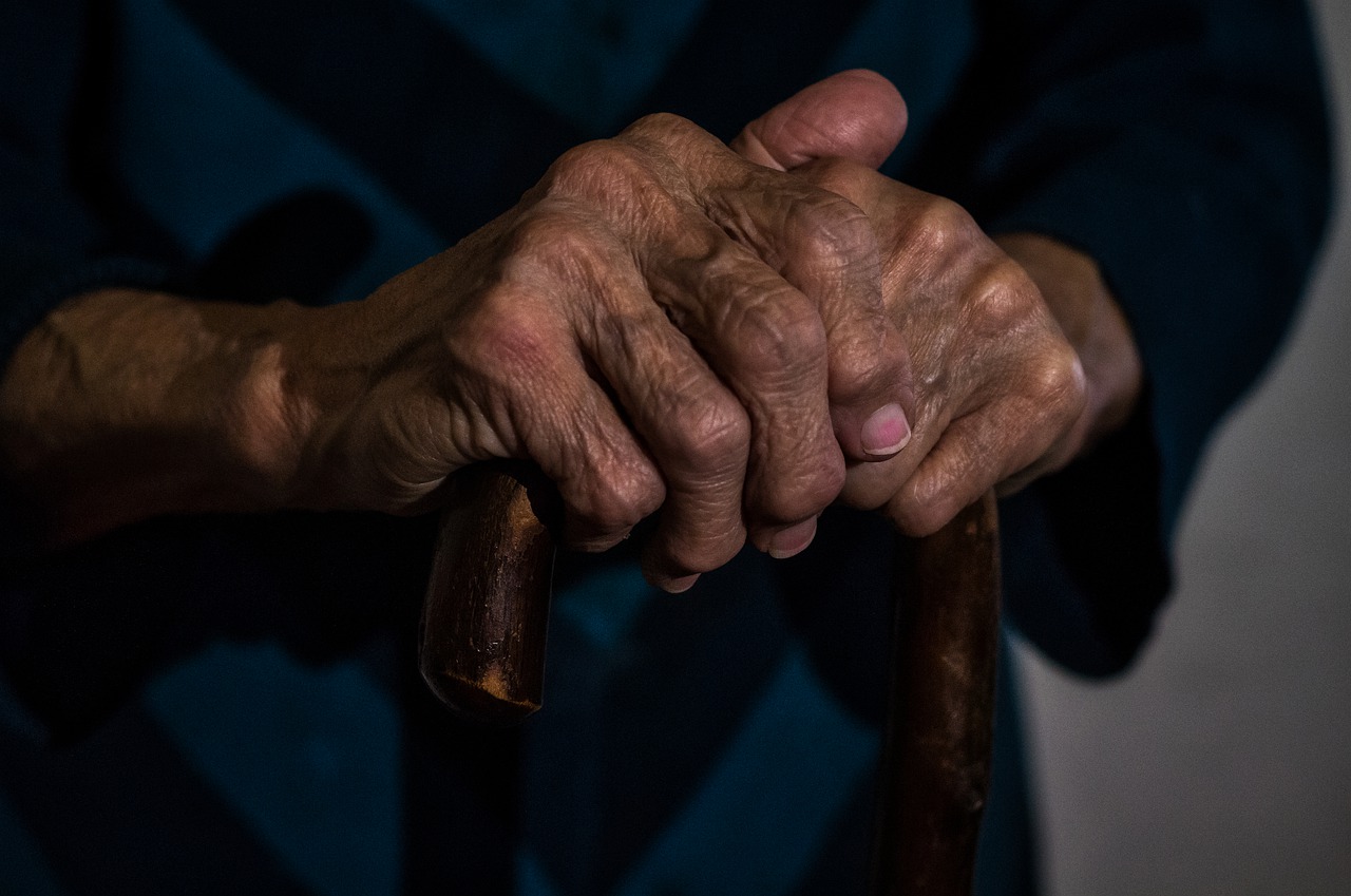 Κορωνοϊός: Γιαγιά 103 ετών εμβολιάστηκε στην Πάτρα