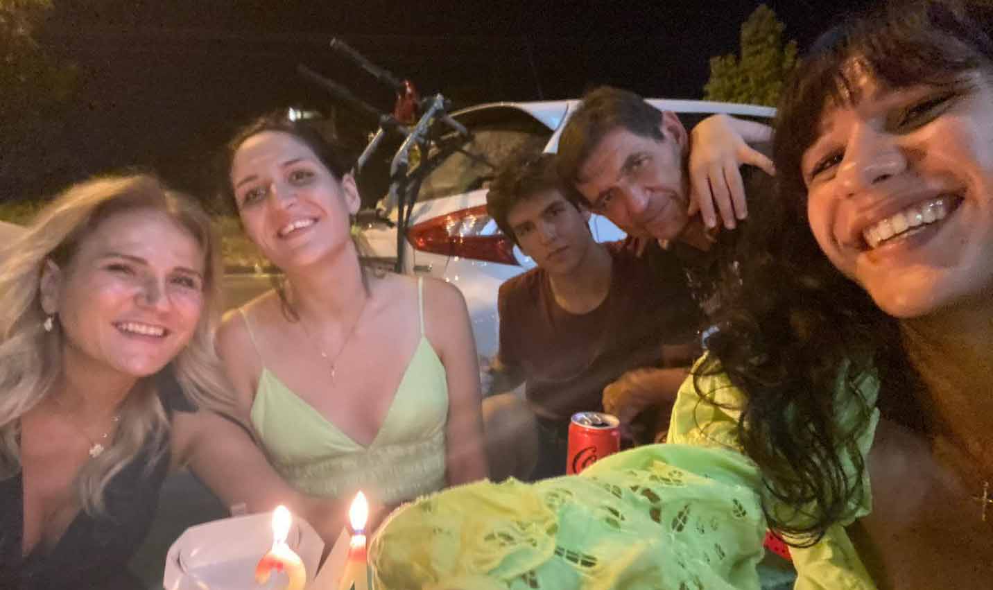 Ναύπλιο: Πάρτι γενεθλίων σε μάντρα, δίπλα σε γραφείο τελετών έστησαν Σκιαδαρέσης και Μάλφα για τις δίδυμες
