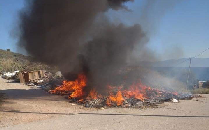 Άργος: Φωτιά σε χωματερή στα Μπομπέικα