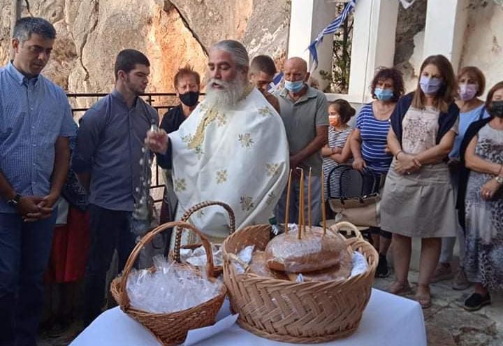 Ζωντάνεψε το απόκρημνο εκκλησάκι της Παναγίας στην Καραθώνα