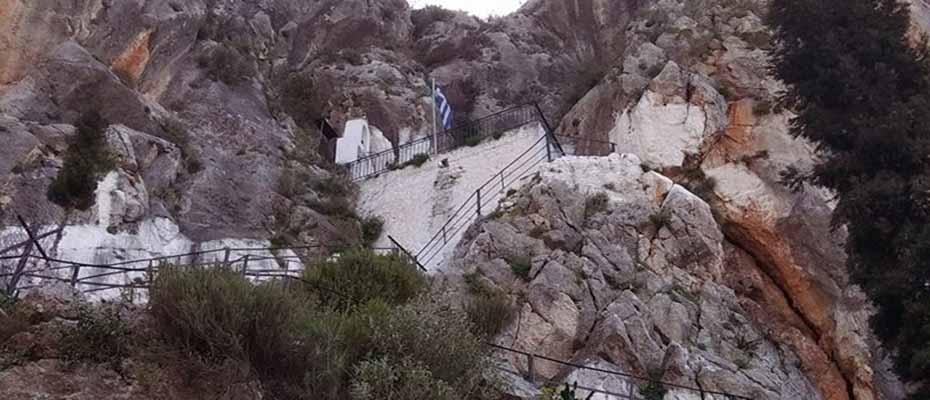 Ναύπλιο: Πανηγυρίζει η Παναγία Κατακεκρυμένη στην Καραθώνα