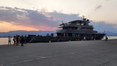 Θαλαμηγός 007 στο λιμάνι του Ναυπλίου (7)