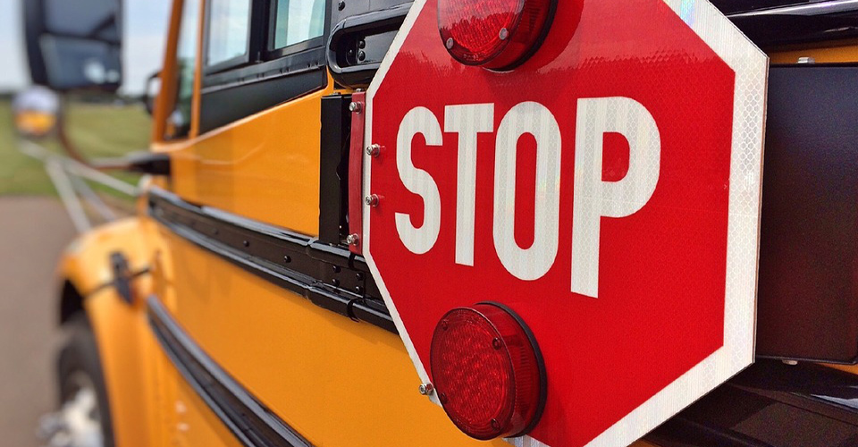 Γιατί ξεψαχνίζουν σχολικά λεωφορεία στην Αργολίδα