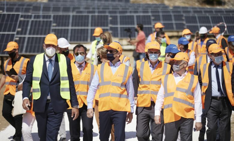 O Πρωθυπουργός, Κυριάκος Μητσοτάκης στα εγκαίνια της νέας φωτοβολταϊκής μονάδας της εταιρείας R Energy 1, συνολικής ισχύος 10 MW, στην Κορινθία.