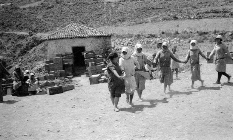 1926 εργάτριες στην ανασκαφή του αρχαιολογικού χώρου Ασίνης
