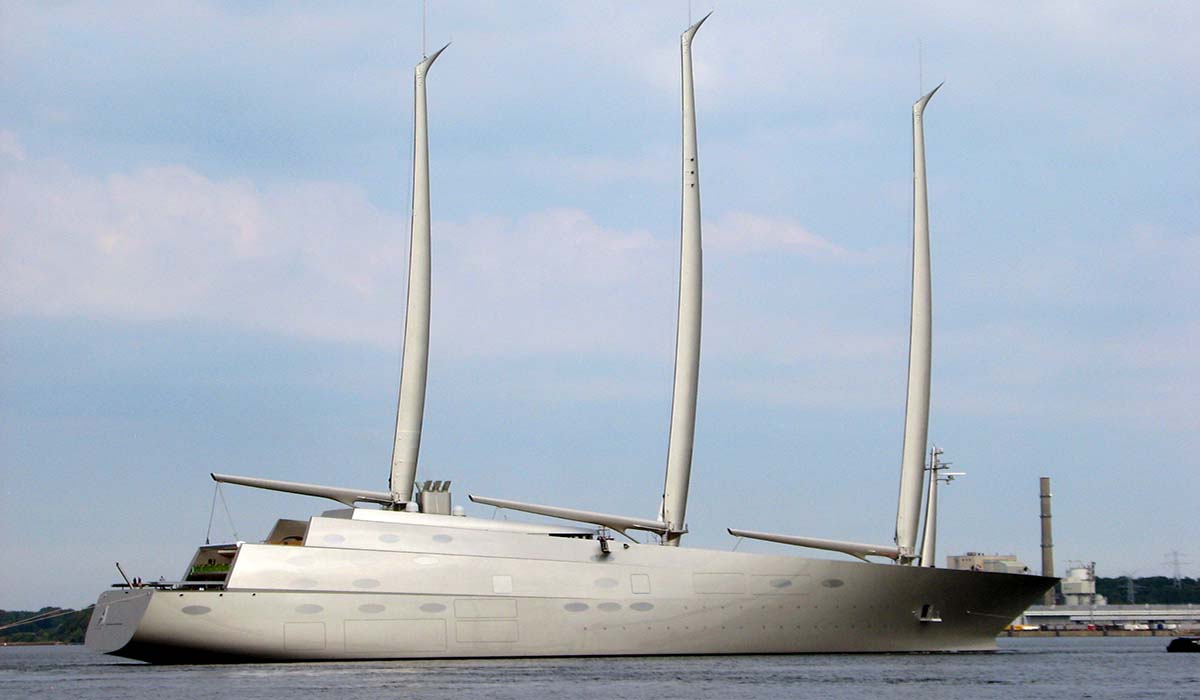 Τι κρύβεται μέσα στο φουτουριστικό mega yacht του Ρώσου κροίσου που εθεάθη στο Ναύπλιο (Βίντεο)