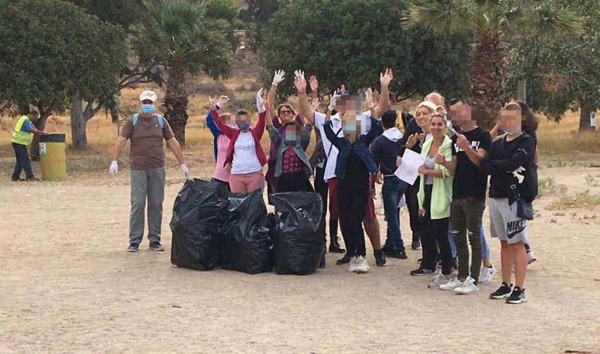 Μαθητές καθάρισαν την Καραθώνα από τα σκουπίδια