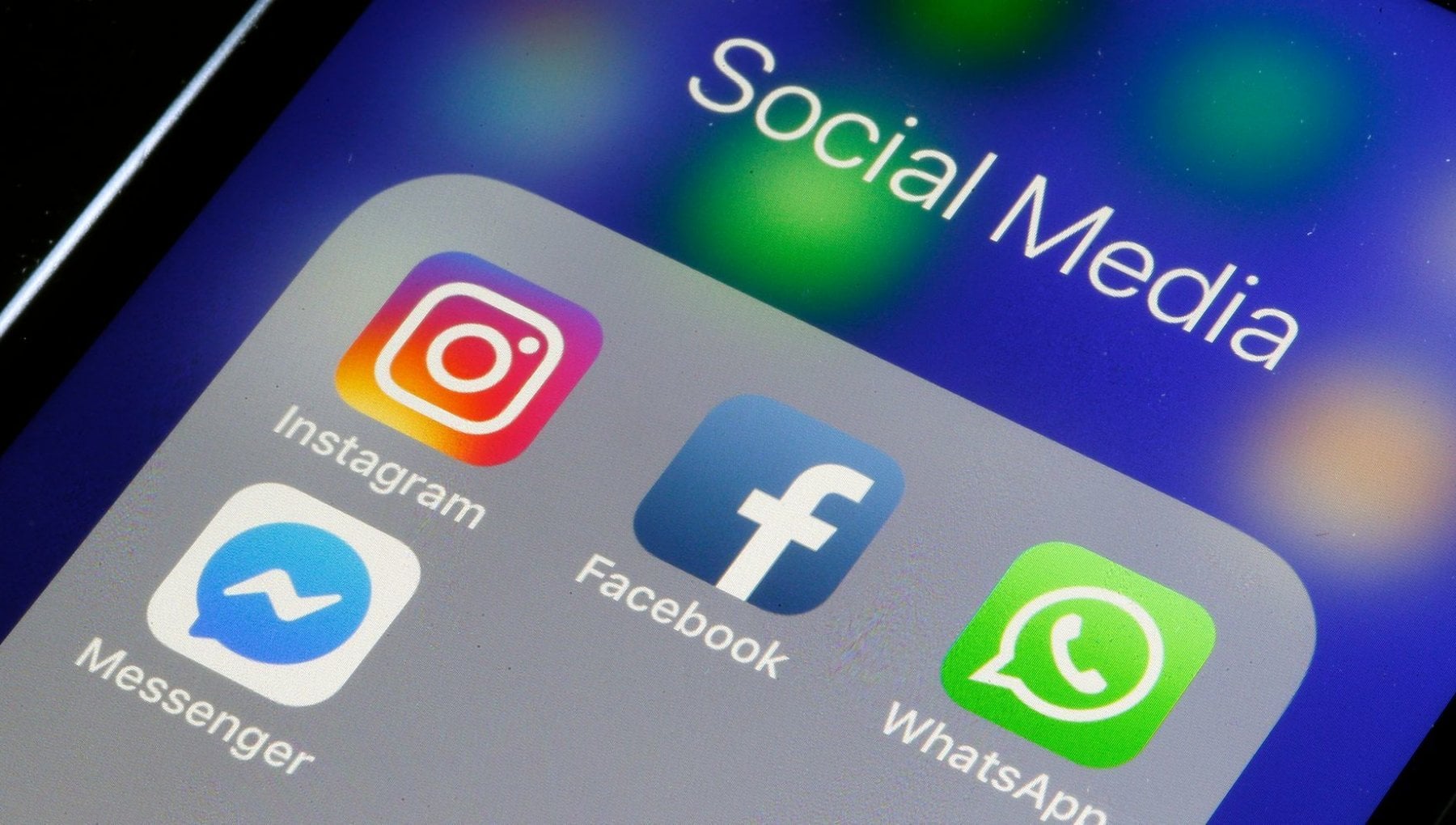 «Έπεσαν» το Facebook, το Instagram και το Messenger – Αποσυνδέθηκαν ξαφνικά πολλοί χρήστες