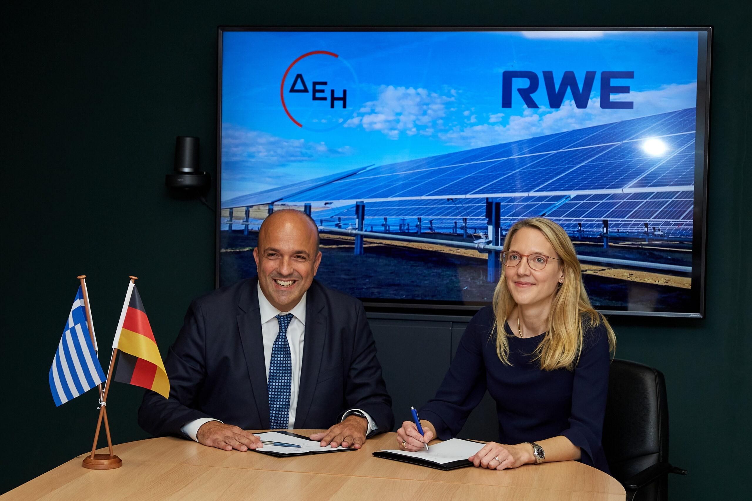 Η RWE και η ΔΕΗ δημιουργούν κοινοπραξία για την υλοποίηση έργων ανανεώσιμων πηγών ενέργειας