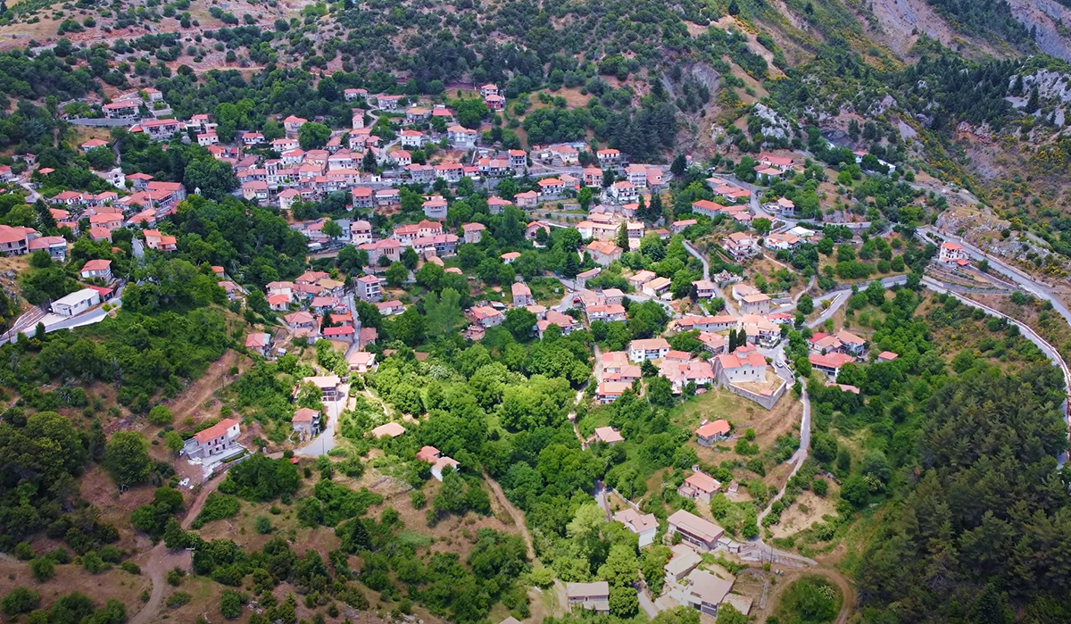 Μαγούλιανα: Το ψηλότερο χωριό της Πελοποννήσου έχει τη δική του χάρη