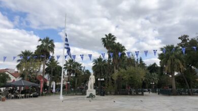 Μεσίστειες σημαίες στο Ναύπλιο- Άγαλμα Καποδίστρια