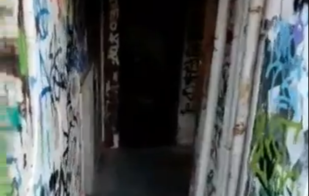 Ναύπλιο: Περπατώντας στα χαλάσματα του Ξενία – Ένα θεαματικό ερείπιο σε ένα συγκλονιστικό μέρος (Βίντεο)