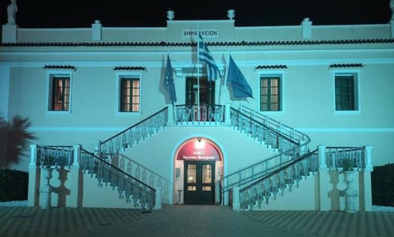Το παλιό δημαρχείο στο Άργος φωταγωγήθηκε μπλε