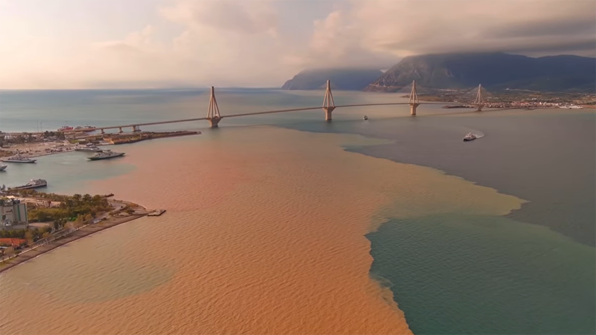 Η θάλασσα αλλάζει χρώμα στο Ρίο