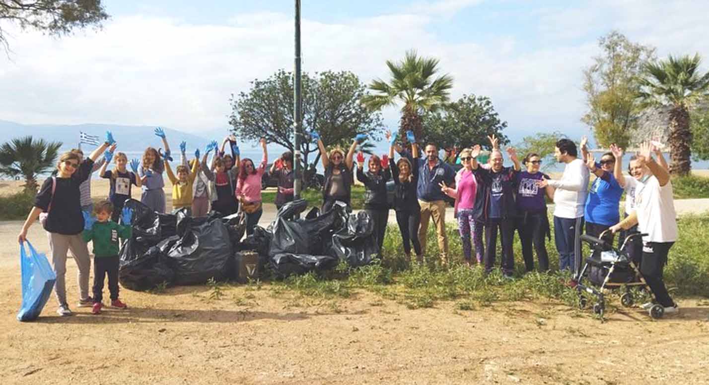 Ναύπλιο: Εθελοντές μάζεψαν από την Καραθώνα τα σκουπίδια που είχαν μείνει εκεί από το καλοκαίρι