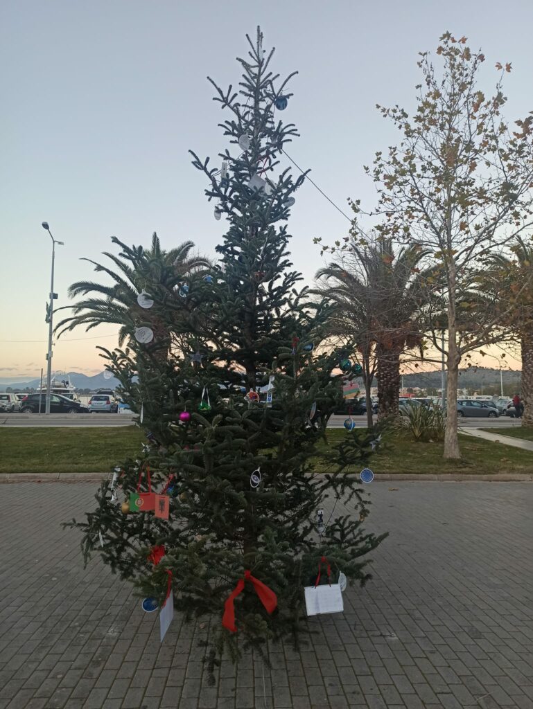 Χριστουγεννιάτικο δέντρο στο Ναύπλιο (1)
