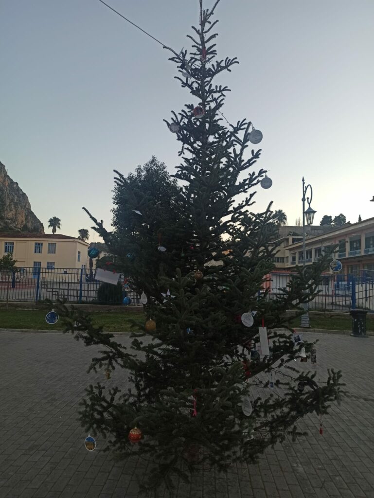 Χριστουγεννιάτικο δέντρο στο Ναύπλιο (4)