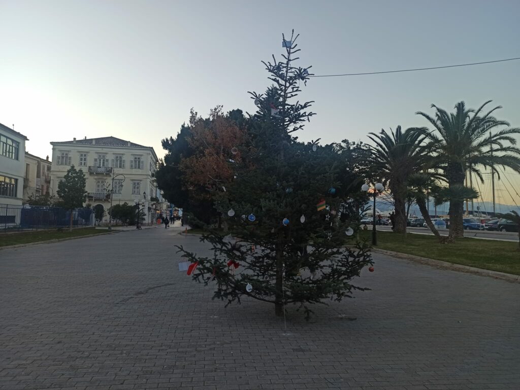 Χριστουγεννιάτικο δέντρο στο Ναύπλιο (7)