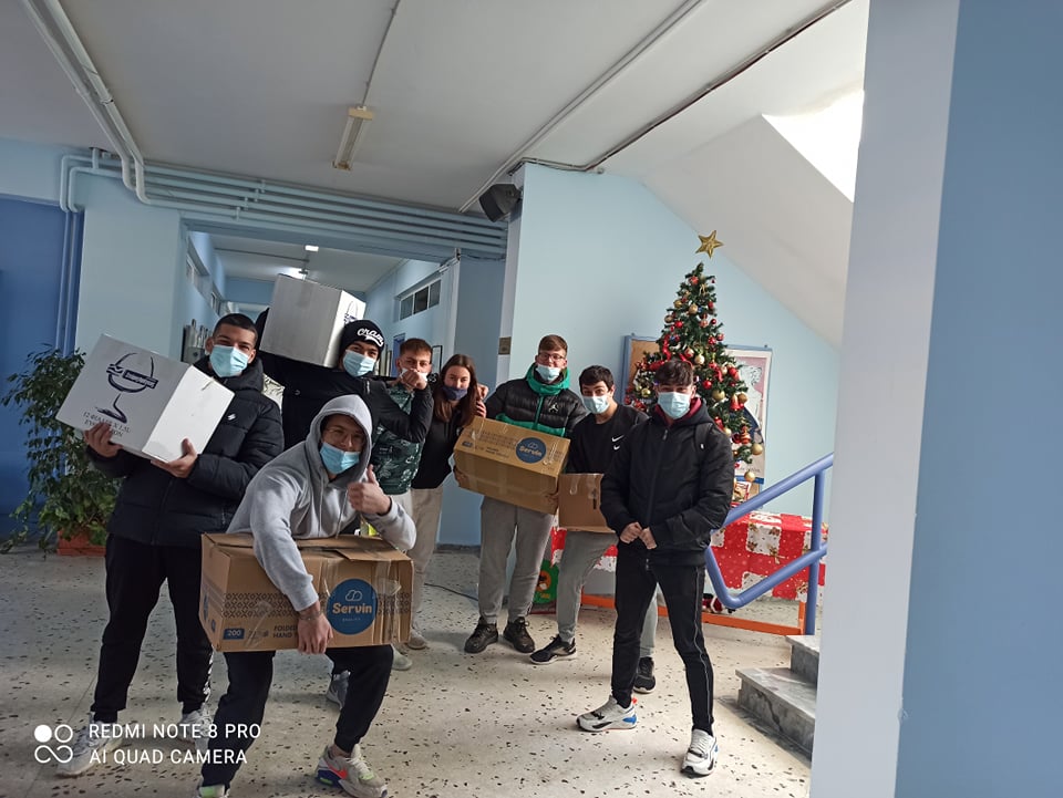 Άργος: Οι μαθητές του 3ου Λυκείου έκαναν πράξη το αληθινό νόημα των Χριστουγέννων